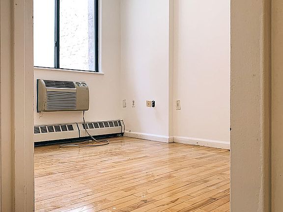 2nd image of 49 Ludlow St APT 8C