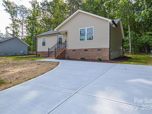 2nd image of 214 Aspen Dr