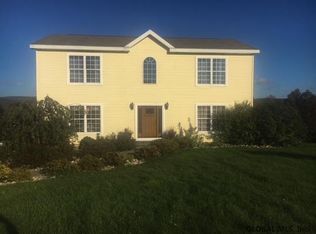 35 Grandview Dr, Poestenkill, NY 12140