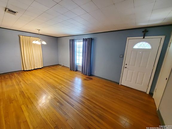 4th image of 242 POLLYDALE AVE