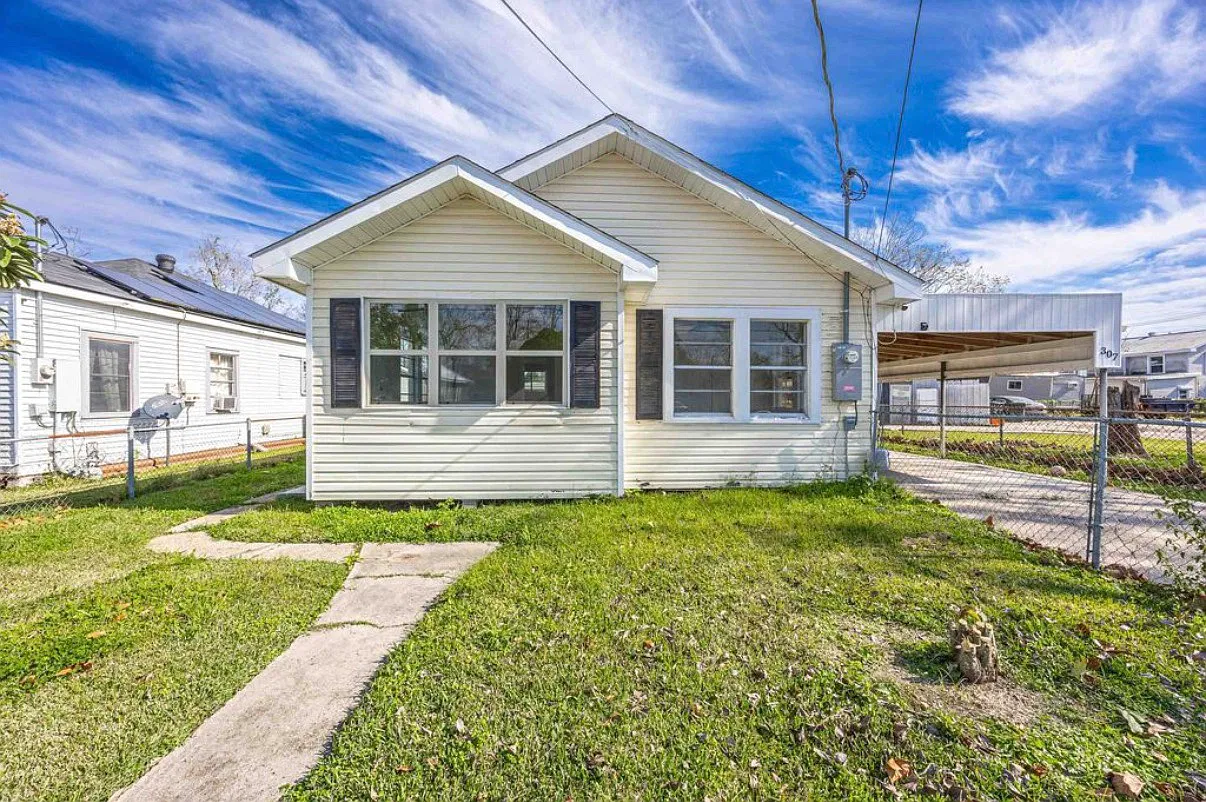 3 bed, 1160 sqft, $1,000 — Photo 1