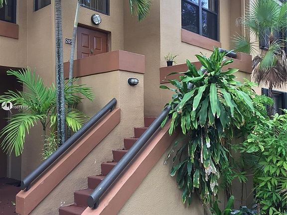 2nd image of 15533 Miami Lakeway N