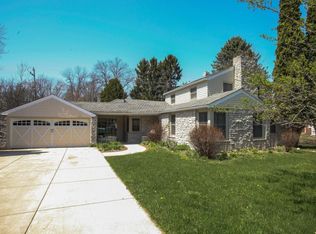8217 N Poplar Dr, Fox Pt, WI 53217