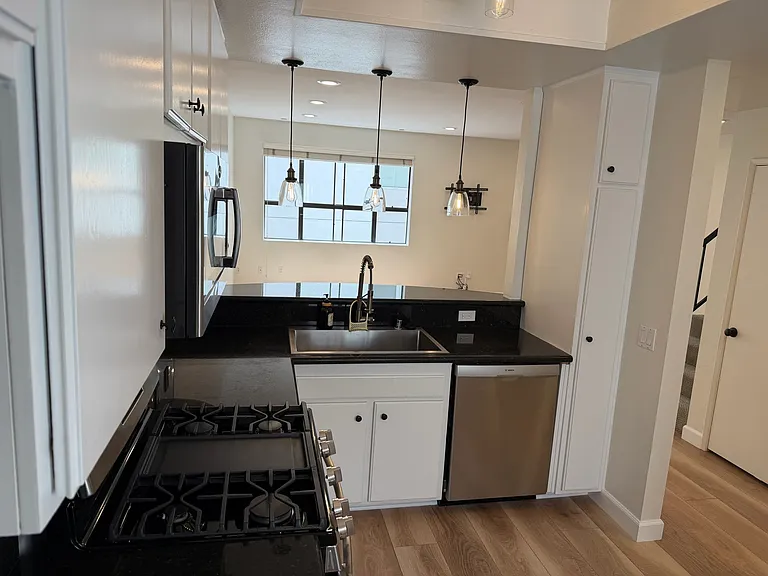 1830 Colby Ave #7 — Photo 7