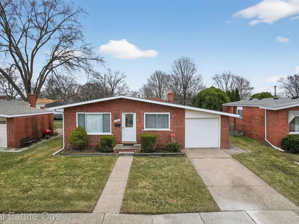 8232 Hillcrest Blvd, Westland, MI 48185