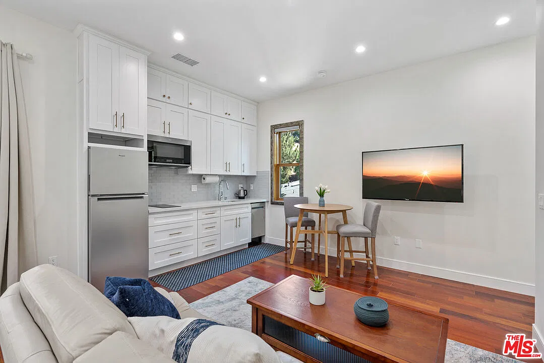 Studio, 500 sqft, $2,750 — Photo 2