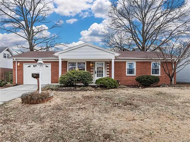 2558 Ivy Ln photo 1