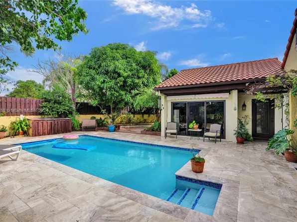 1000 NE 203rd Ter, Miami, FL 33179