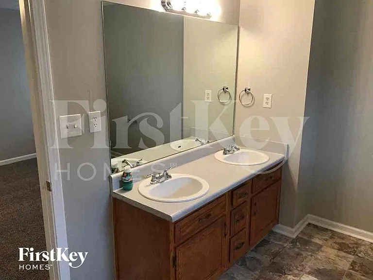 4455 Westminster Dr — Photo 7
