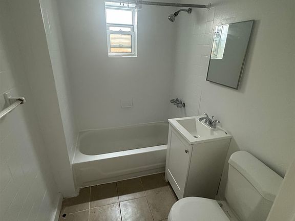 3rd image of 934 Pavonia Ave #7B