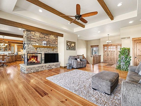 2nd image of 39111 Hilltop Cir