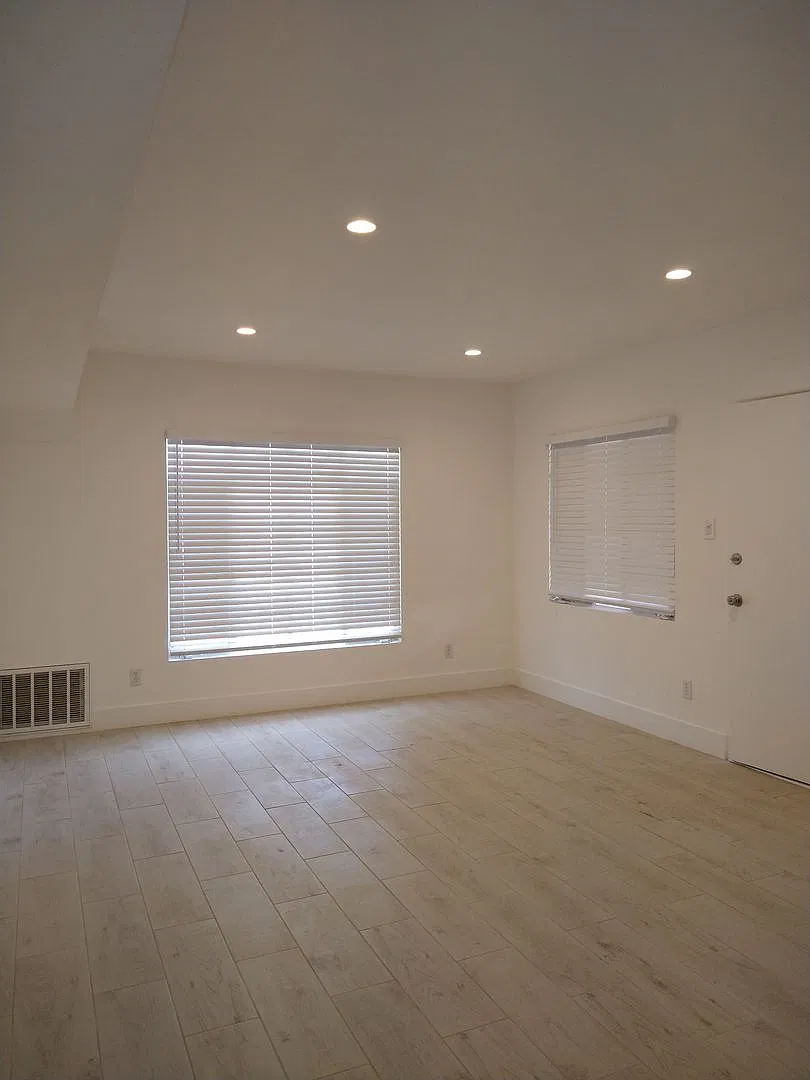 225 W. Vista Chino — Photo 4