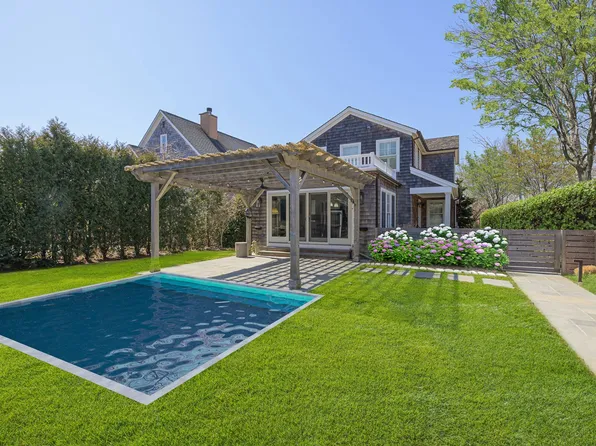 32 Henry St, Southampton, NY 11968