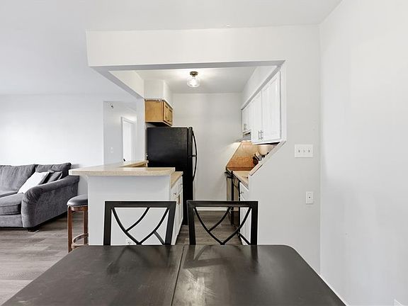 5th image of 73 Wells Ct