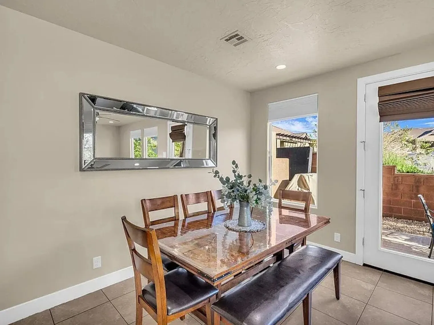 3 bed, 4.0 bath, 2475 sqft, $3,622 — Photo 4