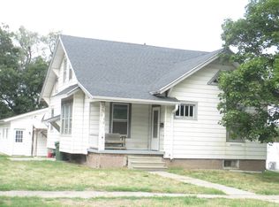 735 N Main St, Chariton, IA 50049