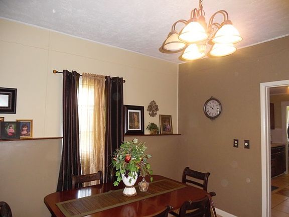 5th image of 218 East Ave