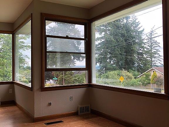 Dinning area leads into Kitchen