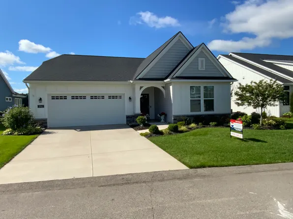 2942 Isle Water Dr, Belmont, MI 49306