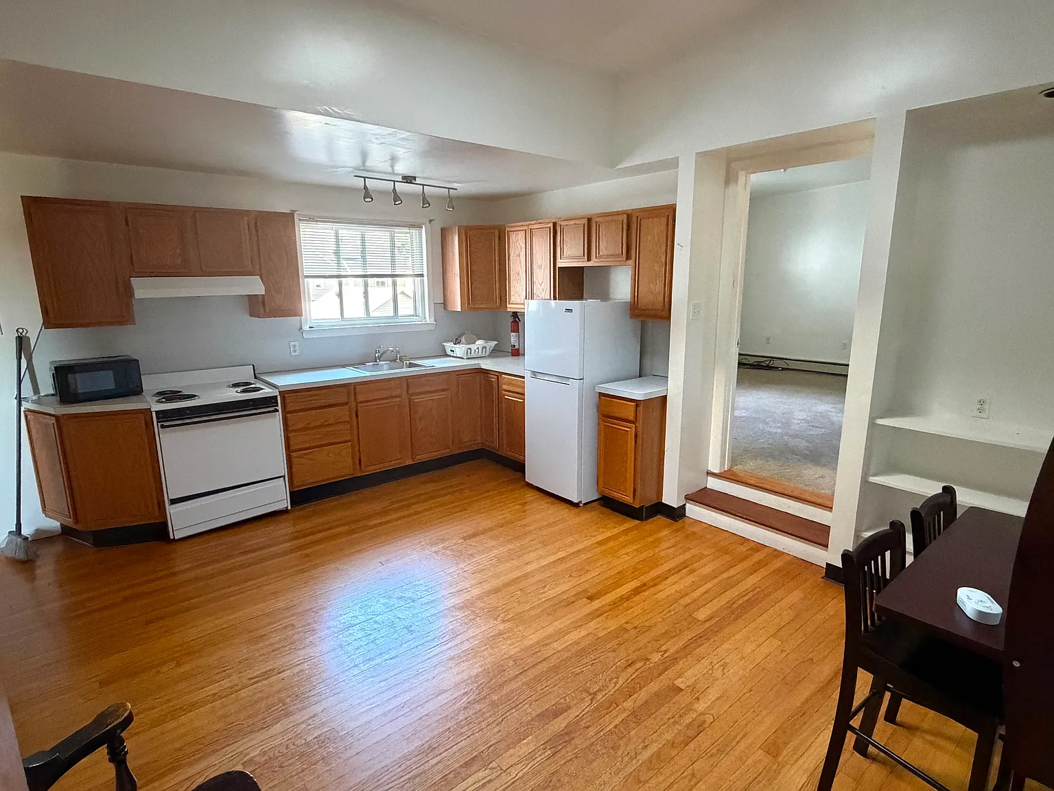 2 bed, 1250 sqft, $1,400 — Photo 4