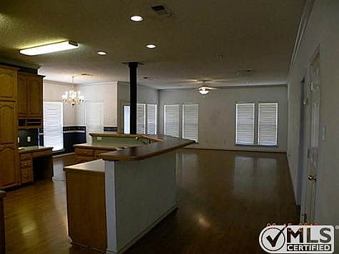 3rd image of 10516 Woodland Dr