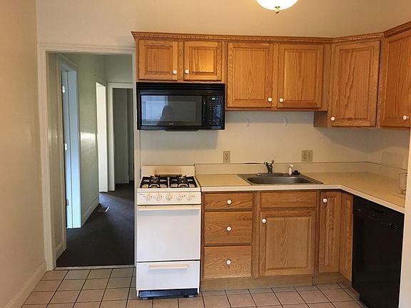 4th image of 13 Old Colony Ave #13