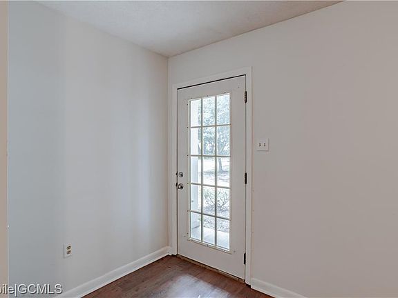 5th image of 3854 Hilton Dr