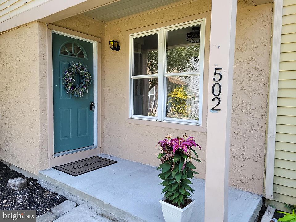 1st image of 502 Magnolia Ct