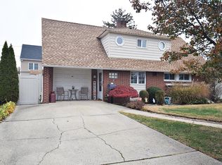 49 Cutter Ln, Levittown, NY 11756