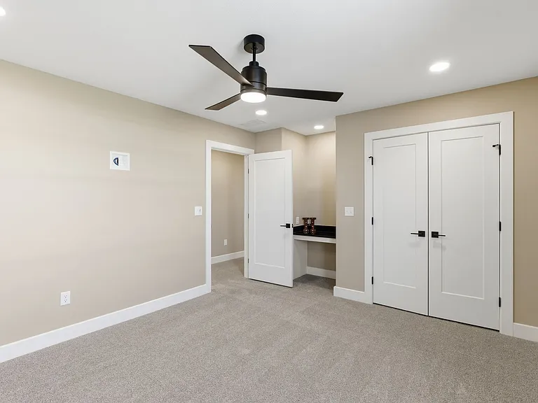 2134 E Beaumont St — Photo 34