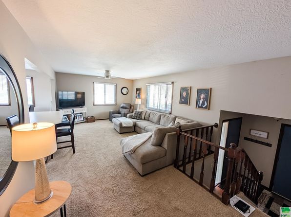 803 Pine Cir, Wakefield, NE 68784