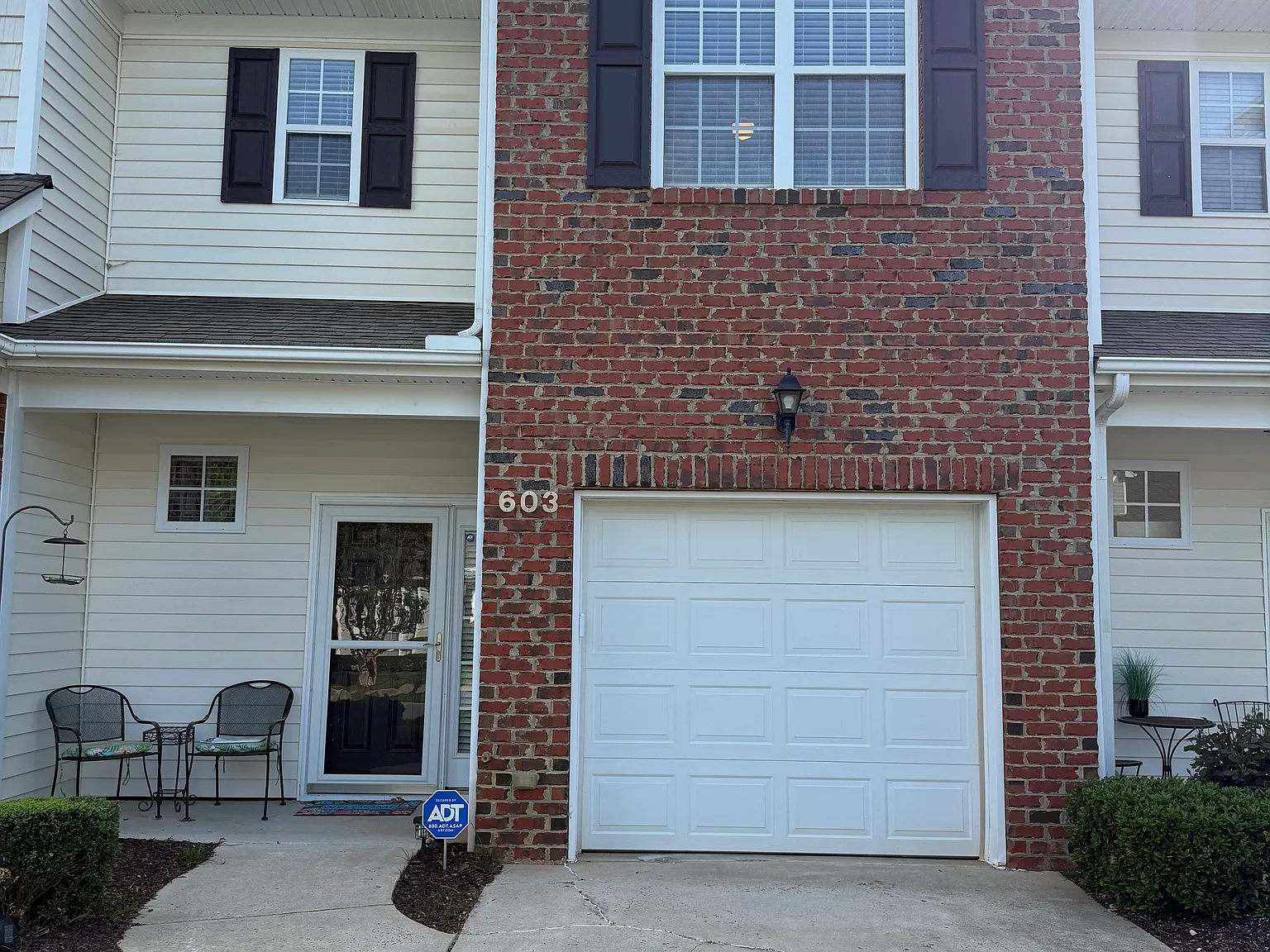 3 bed, 2.5 bath, 1582 sqft, $1,995 — Photo 3