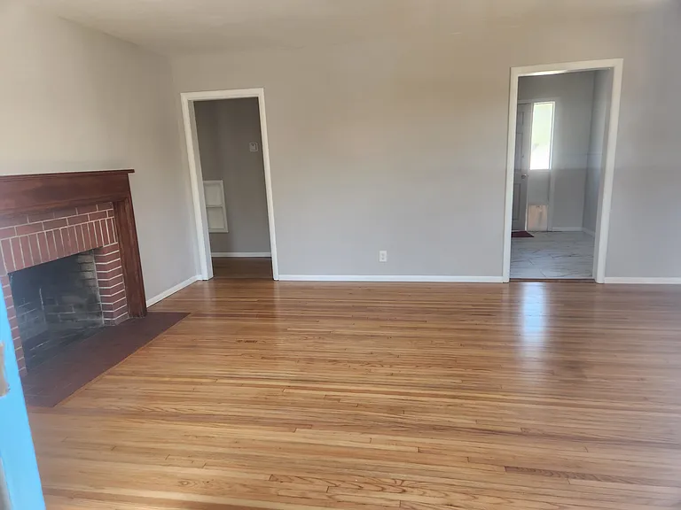 3305 Buena Vista St — Photo 4