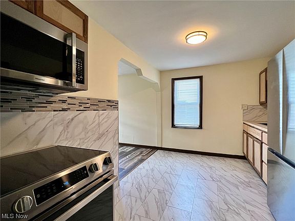 5th image of 891 Georgia Ave