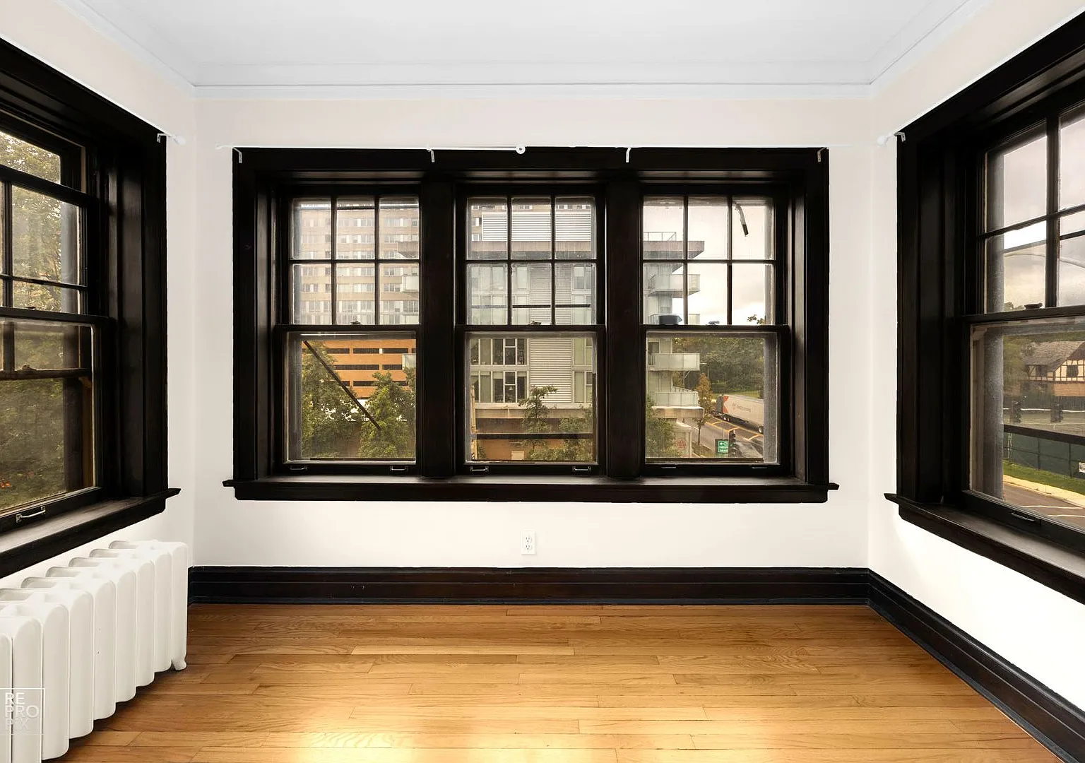 Sweet Oak Park One Bed in a Great Location — Photo 4