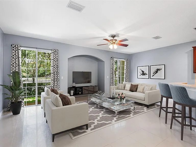 6745 Breezy Palm Dr — Photo 2