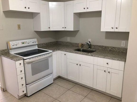 3rd image of 7520 W Flagler St #2