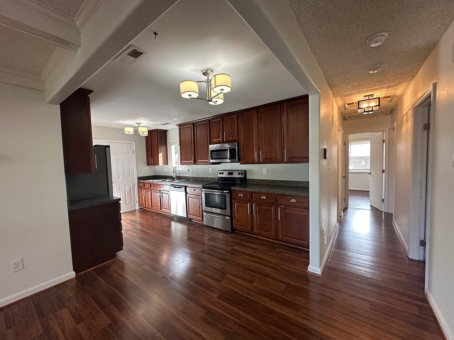 3 bed, 1188 sqft, $2,450 — Photo 4