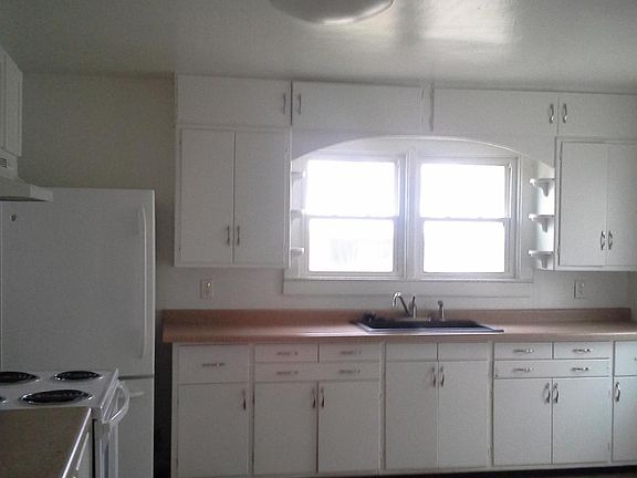 great sized kitchen large enough for dining table