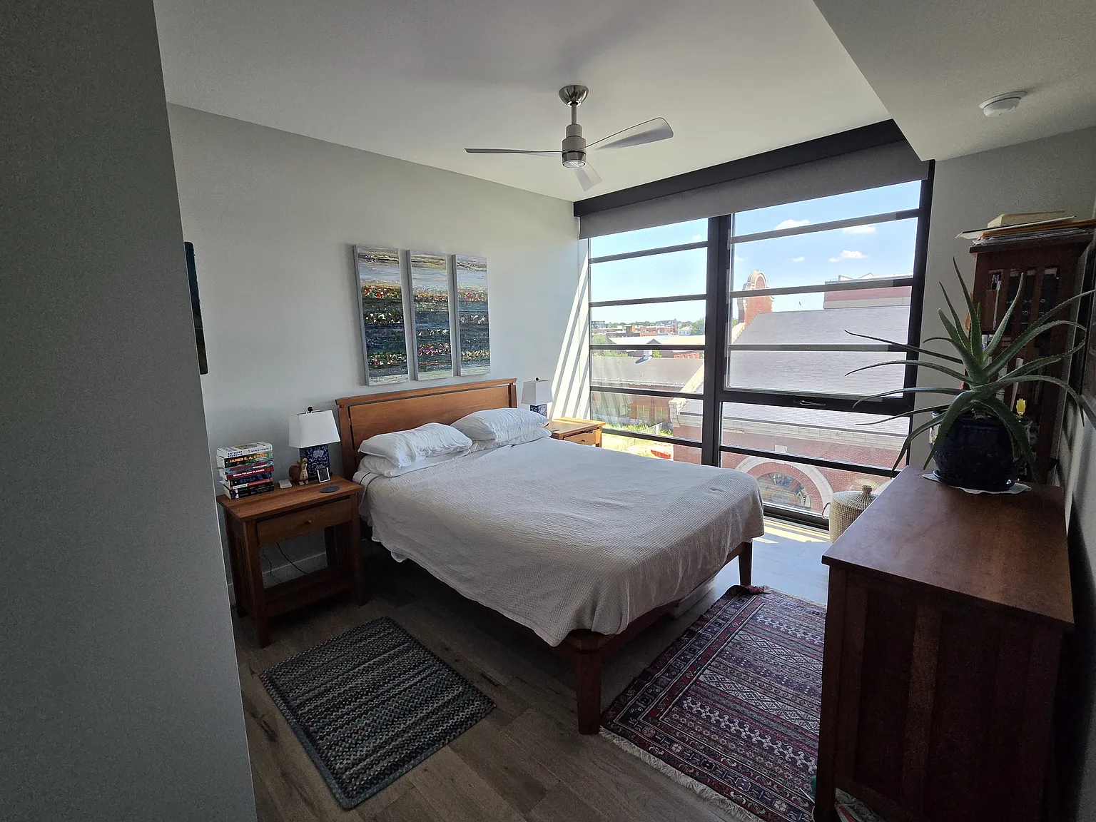 1 bed, 608 sqft, $2,400 — Photo 2
