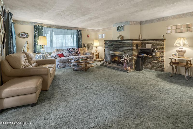 3rd image of 988 Sacandaga Road