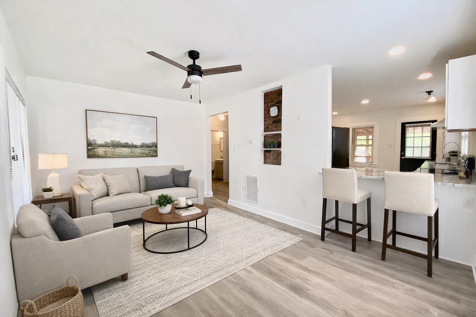 203 Linwood Dr — Photo 4