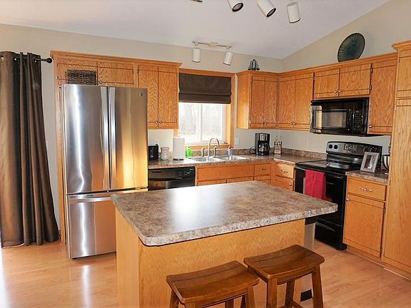 3rd image of 1600 Plum Ct NE