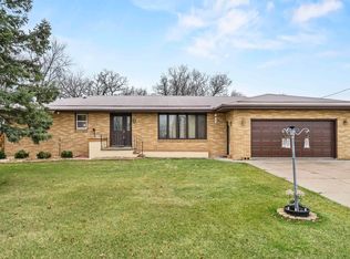 31976 Olde Castle Rd, Dyersville, IA 52040
