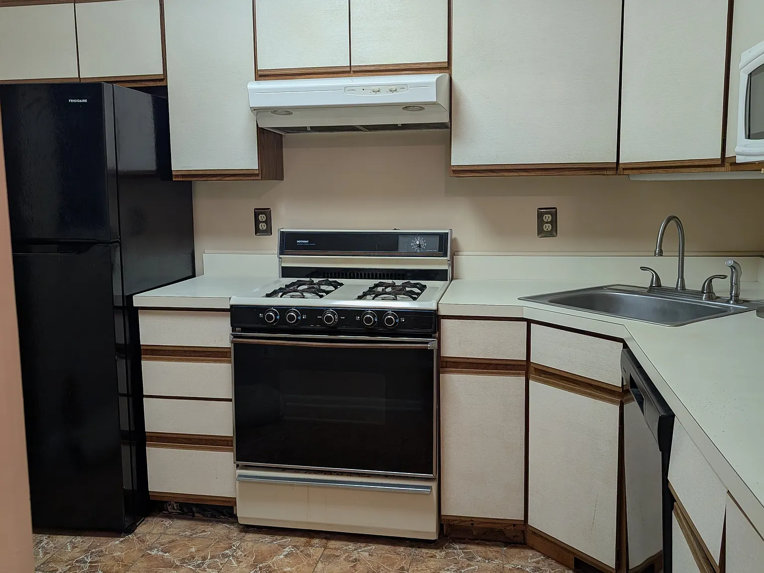 2 bed, 1198 sqft, $2,300 — Photo 4