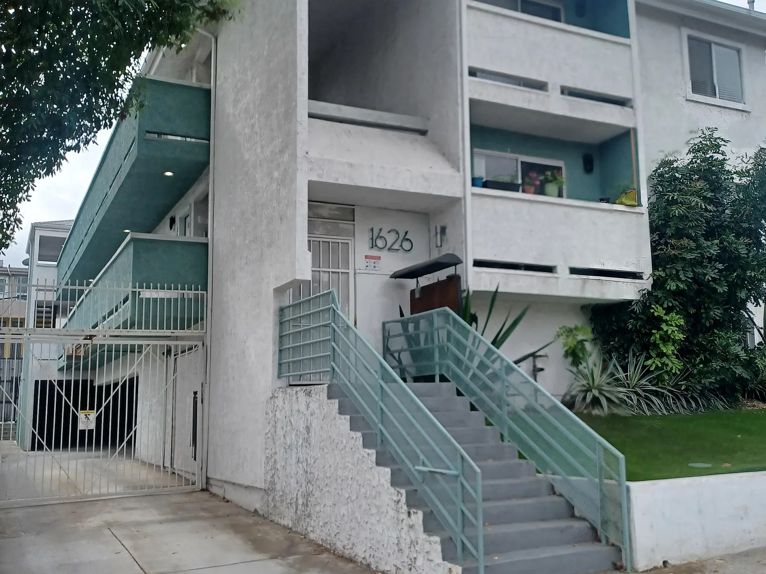 1626 Palo Alto St — Photo 2