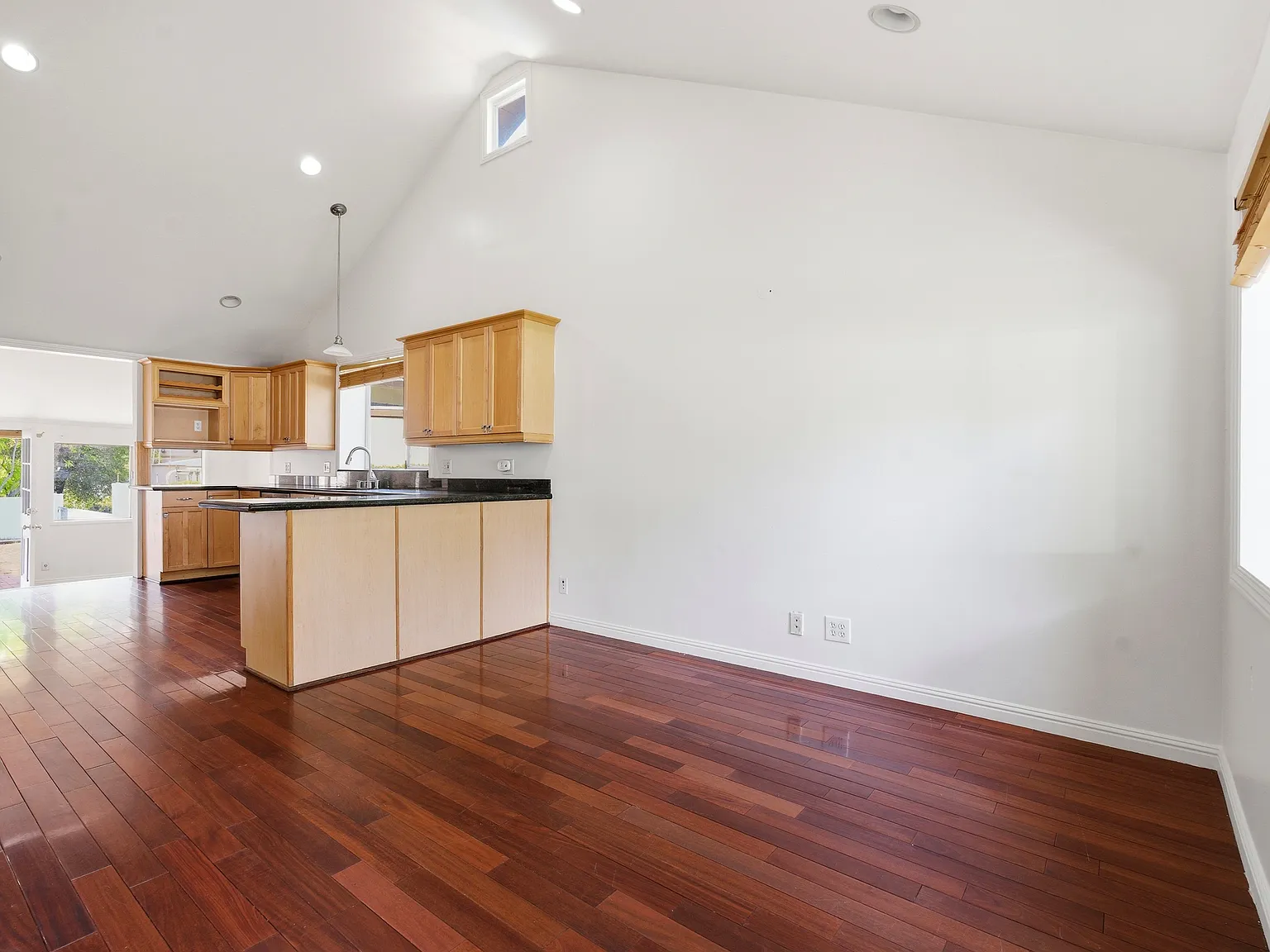 2 bed, 1450 sqft, $4,400 — Photo 2
