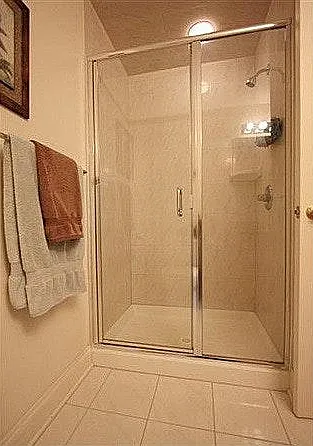 Bath 1 shower