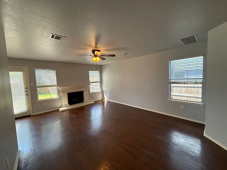 14704 Noya Dr — Photo 2