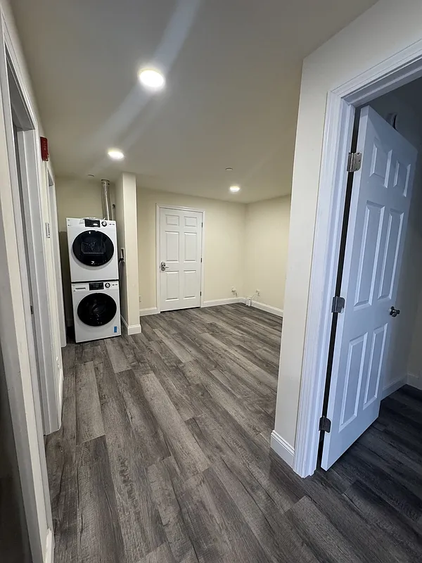 2 bed, 1.0 bath, $1,920 — Photo 4